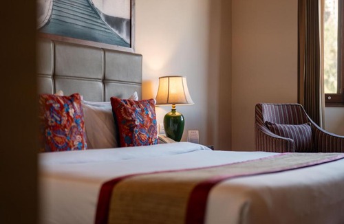 Shimla Hotel | 8fold by Larisa, Shimla