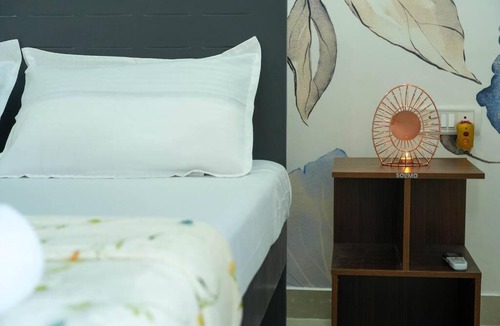 Gachibowli Apartment | A/C room with Queen Bed Gachibowli