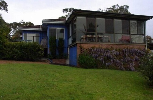 Silverwater House | A Lakehouse Escape on the Waterfront