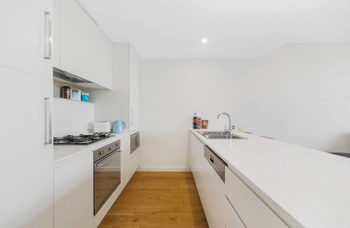 Macquarie Park Apartment | A Little Slice of Paradise Pool, Gym+Parking