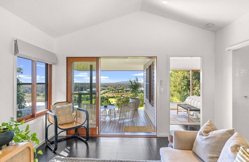 Ewingsdale Apartment | A Private Studio Retreat with Hinterland Views