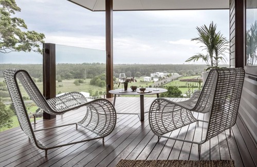 Ewingsdale Apartment | A Private Studio Retreat with Hinterland Views