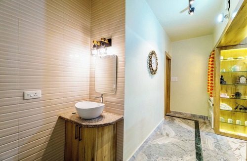 Mahmoorganj Bed & Breakfast | Aadi-Kashi Retreat 2bhk flat