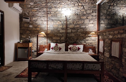 Bhimtal Hotel | Aamod Monolith Resort Bhimtal