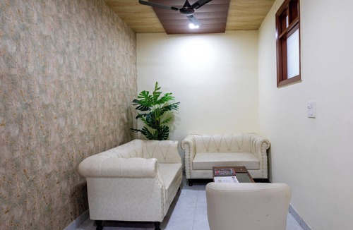 Noida Hotel | Aarchh Royale