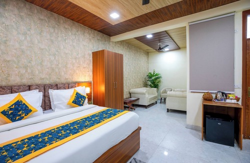 Noida Hotel | Aarchh Royale
