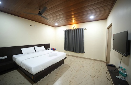 Murudeshwara Hotel | Aarna Coastal Resort
