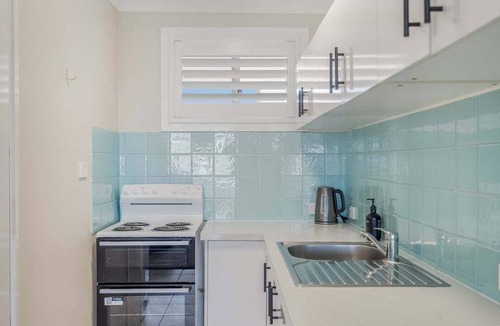 North Creek Apartment | Absolute Beachfront Apartment 2T