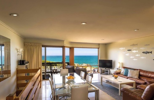 Port Elliot Apartment | Absolute Beachfront Port Elliot | Ocean Views | Sleeps 8 | Family Holiday Accommodation