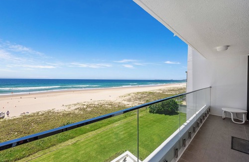 Mermaid Beach Apartment | Absolute Beachfront Beauty