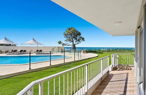 Main Beach Apartment | Absolute Beachfront Apartment with Direct Pool & Beach Access