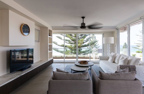 Manly Apartment | Absolute beachfront luxury Manly apartment with views