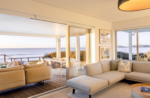 Wamberal House | Absolute beachfront on surf beach