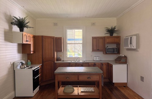 Laughtondale House | Absolute Hawkesbury River Frontage Country Vibes - On Acres Wisemans Ferry Fish