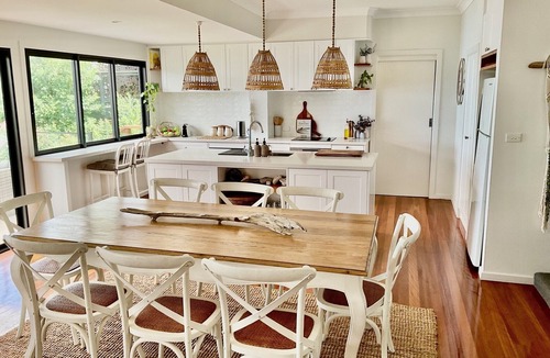 Smiths Lake House | Absolute Lakefront Retreat | Sleeps 10 | Pet Friendly | Kayaks & SUPs