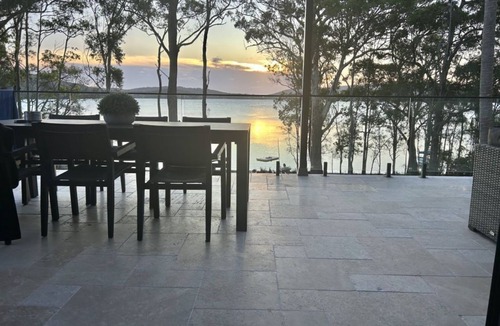 Smiths Lake House | Absolute Lakefront Retreat | Sleeps 10 | Pet Friendly | Kayaks & SUPs