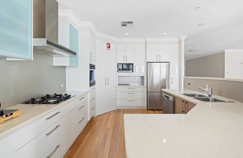Point Clare House | Absolute Waterfront | Pool, Heated Spa, Sleeps 10.