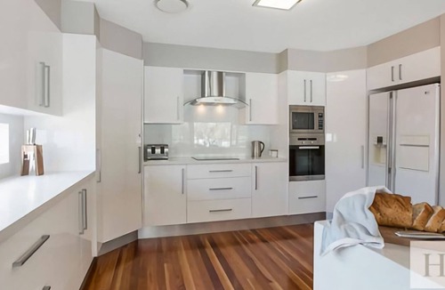 Summerland Point House | Adrift - Waterfront entertainer with Shared Jetty