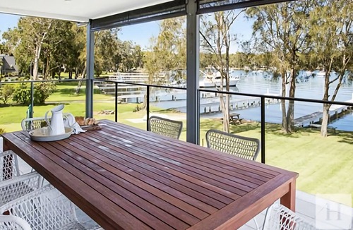 Summerland Point House | Adrift - Waterfront entertainer with Shared Jetty