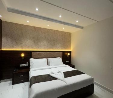 Khattalwada Hotel | Aero Lounge Hotel