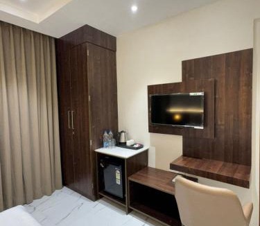 Khattalwada Hotel | Aero Lounge Hotel