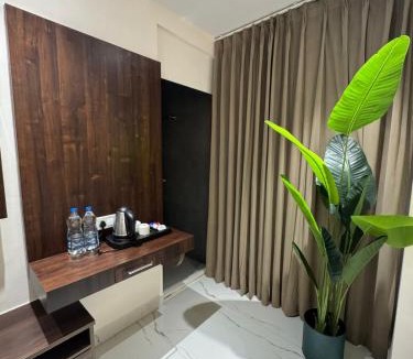 Khattalwada Hotel | Aero Lounge Hotel