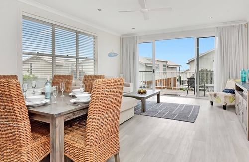 Caves Beach Villa | Ahoy Villa at Caves Beach Villas