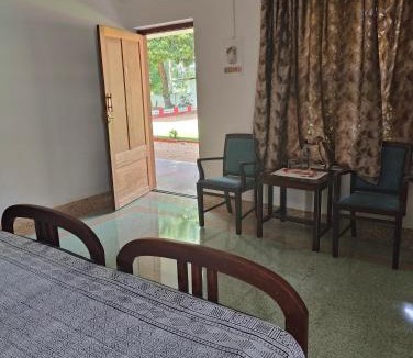 Perumbaikad House | Akkara Homestay