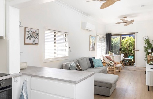 Fingal Bay House | Akuna and Karingal Cottages Fingal Bay