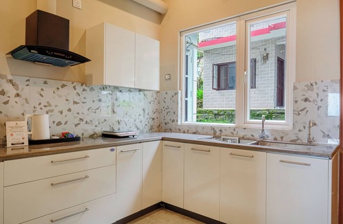 Kumarhatti Villa | Alaya stay Dochi 4BHK apt with Hill View