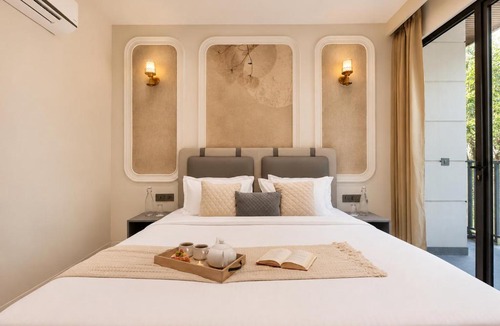 Sushant Lok Hotel | Alaya Stays Luxora Suites, Golf Course Rd near galleria
