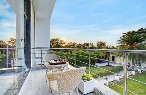 Taoru Villa | Alaya Stays Tranquil Meadows 5BHK Farm