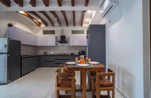 Bullawala Hotel | Alaya Stays Udgam Vilas 3-BHK With Lift