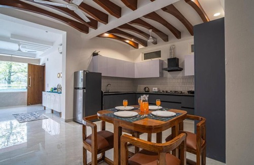 Bullawala Apartment | Alaya Stays Udgam Vilas 3BHK With Jacuzi
