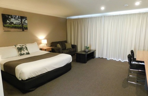Penola Hotel | Alexander Cameron Suites