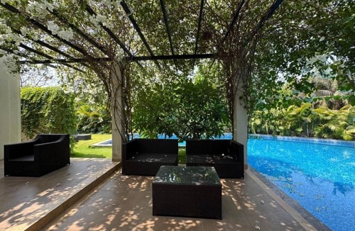 Alibaug Apartment | Alibaug - Holiday Home Mountain and Pool view - Studio Apt
