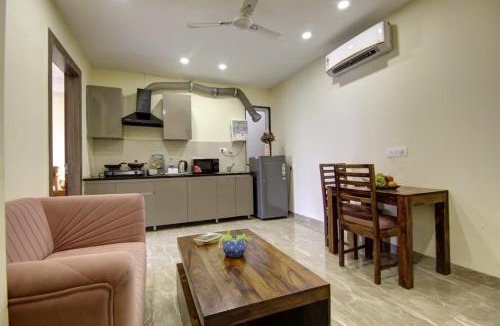 Gurugram House | Alpha stayz hotel 1bhk near Artemis hospital, Golf course road