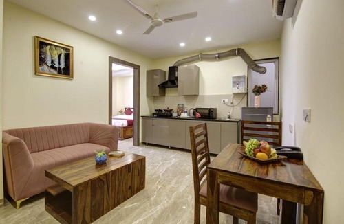 Gurugram House | Alpha stayz hotel 1bhk near Artemis hospital, Golf course road