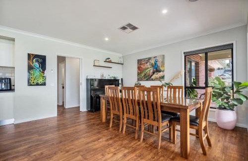 Thurgoona House | Alpine Corner - Lux and Quiet