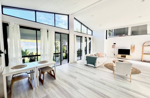 Maroubra Villa | Amazing Ocean Villa close to Natural Rock Pools