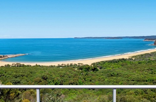 Killcare Heights House | Amazing views, whale watching and close to Bells