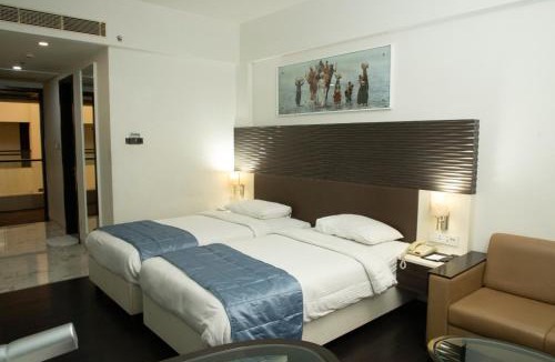 Gandhidham Hotel | Ambar Sarovar Portico