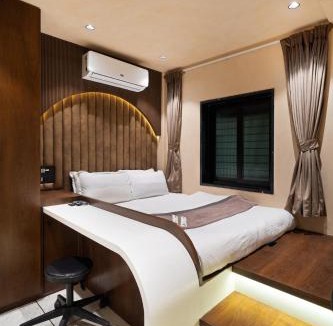 Pali Hill Apartment | Amber 1BHK in Khar W by SquareOne Stays