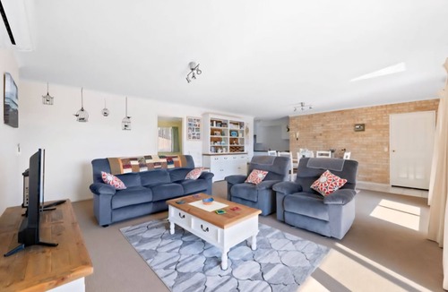 Dalmeny Apartment | Amy's Place: Perfect for Families, Friends & Sun-Soaked Memories!