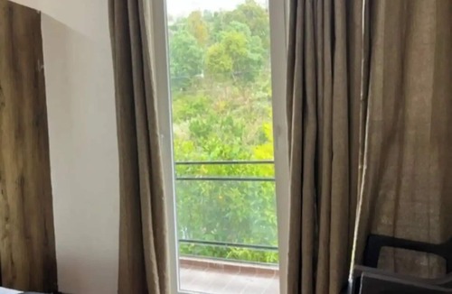 Naukuchiyatal Cottage | An independent Cottage with mountain view and 10 minutes walk from the lake.