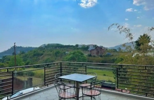 Naukuchiyatal Cottage | An independent Cottage with mountain view and 10 minutes walk from the lake.