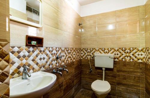 Kochi Hotel | ANADIYIL LEELAKRISHNA INN