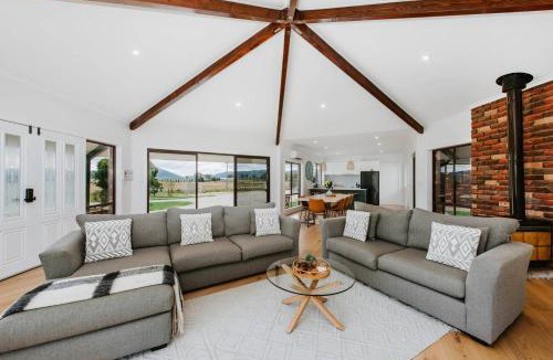 Erudgere House | Anton Pavilion - Cheerful Country Solace in Mudgee