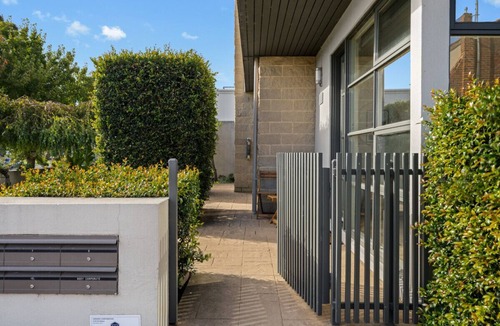 Shepparton South Apartment | Apartment 3 · Central Shepparton opposite Lake Victoria 3