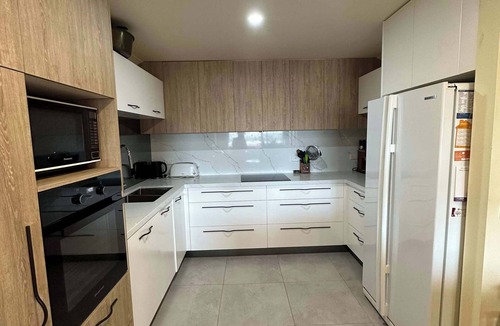 Bathurst Apartment | Apartment - Heart of Bathurst, Walk Everywhere!